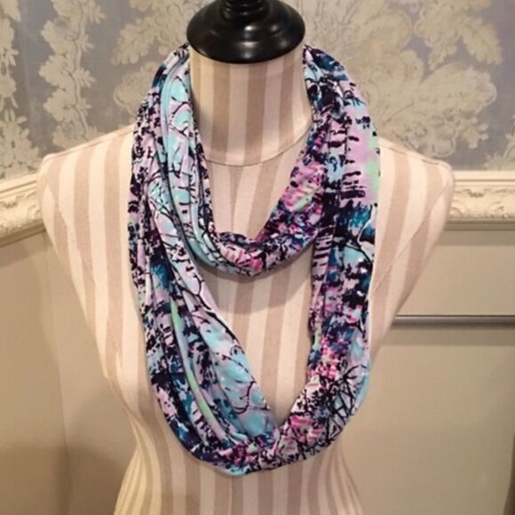 BCBG CIRCLE Infinity Scarf - Picture 5 of 8